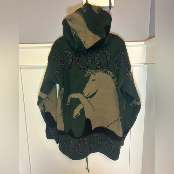 Vintage horses rider knit button up cloak - Picture 2 of 11